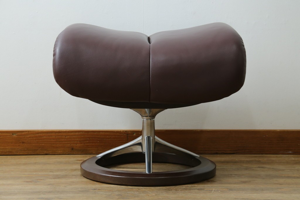 中古　美品　EKORNES(エコーネス)　Stressless Magic(ストレスレスマジック)　シグニチャー　Mサイズ　本革製　高級感溢れるオットマン付きストレスレスチェア　(R-088190)