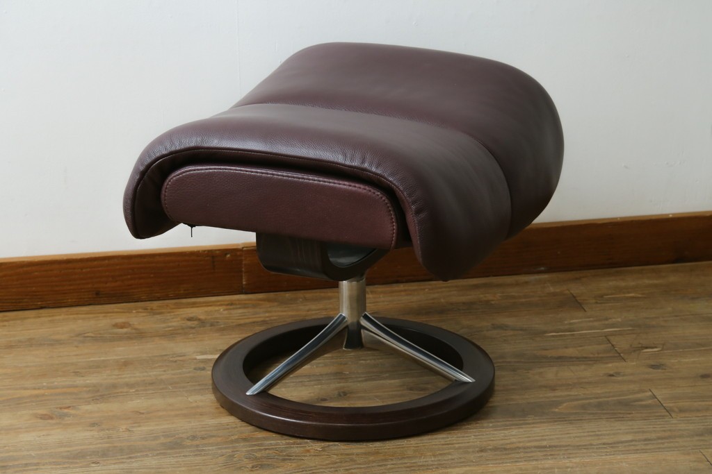 中古　美品　EKORNES(エコーネス)　Stressless Magic(ストレスレスマジック)　シグニチャー　Mサイズ　本革製　高級感溢れるオットマン付きストレスレスチェア　(R-088190)