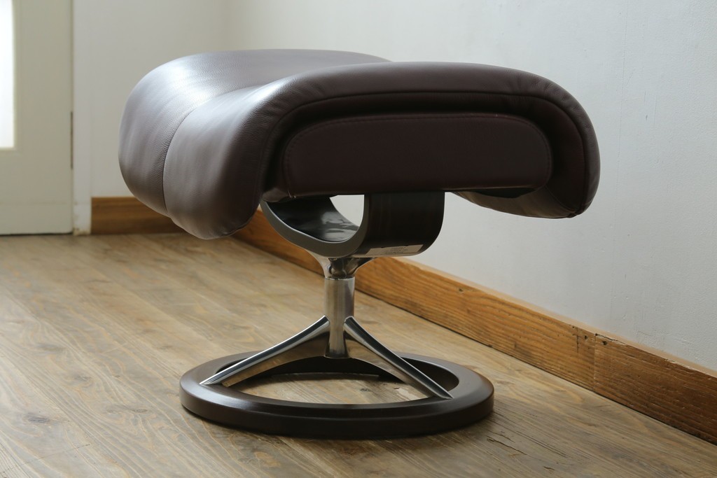 中古　美品　EKORNES(エコーネス)　Stressless Magic(ストレスレスマジック)　シグニチャー　Mサイズ　本革製　高級感溢れるオットマン付きストレスレスチェア　(R-088190)