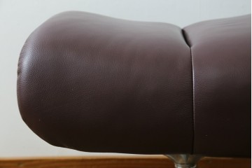 中古　美品　EKORNES(エコーネス)　Stressless Magic(ストレスレスマジック)　シグニチャー　Mサイズ　本革製　高級感溢れるオットマン付きストレスレスチェア　(R-088190)
