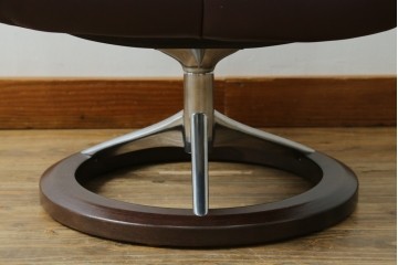 中古　美品　EKORNES(エコーネス)　Stressless Magic(ストレスレスマジック)　シグニチャー　Mサイズ　本革製　高級感溢れるオットマン付きストレスレスチェア　(R-088190)
