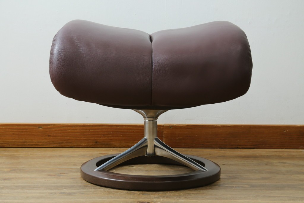 中古　美品　EKORNES(エコーネス)　Stressless Magic(ストレスレスマジック)　シグニチャー　Mサイズ　本革製　高級感溢れるオットマン付きストレスレスチェア　(R-088190)