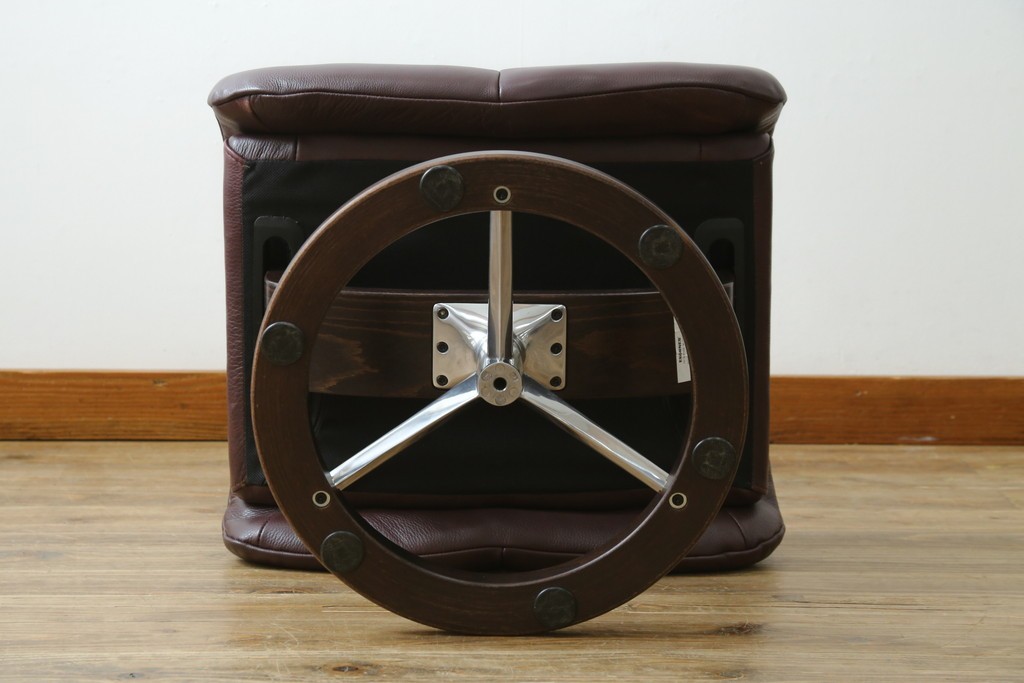中古　美品　EKORNES(エコーネス)　Stressless Magic(ストレスレスマジック)　シグニチャー　Mサイズ　本革製　高級感溢れるオットマン付きストレスレスチェア　(R-088190)