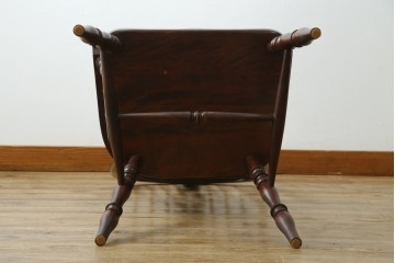 中古　美品　国産民芸家具　シックな色合いと透かし彫りが美しいウィンザーチェア　(R-088191)