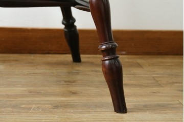 中古　美品　国産民芸家具　シックな色合いと透かし彫りが美しいウィンザーチェア　(R-088192)