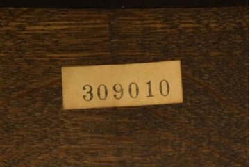 中古　美品　カリモク家具(karimoku)　ドマーニ(domani)　クイーンズライフ(QUEENS LIFE)　クラシカルモダンな雰囲気漂うリビングテーブル　定価約17万円　(R-088193)