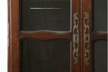フランスアンティーク　優美な装飾が目を引くキャビネット　(R-088194)