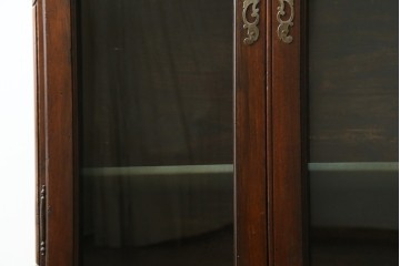 フランスアンティーク　優美な装飾が目を引くキャビネット　(R-088194)