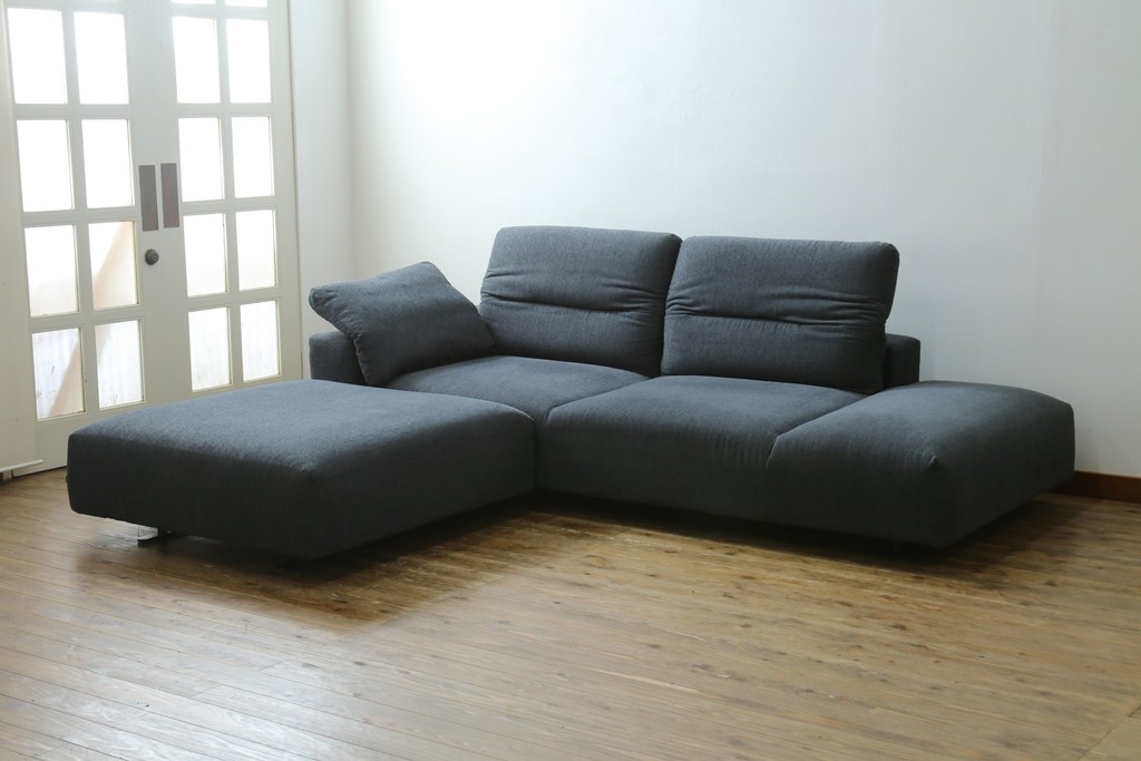 中古　美品　デンマーク　BoConcept(ボーコンセプト)　Hampton(ハンプトン)　可動式背もたれを備えた2人掛けソファとオットマンのセット　定価約100万円　(R-088195)