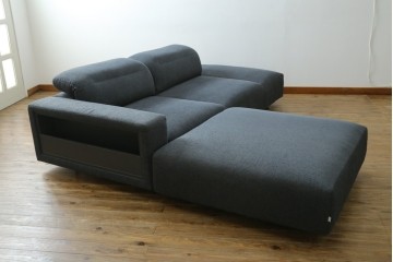 中古　美品　デンマーク　BoConcept(ボーコンセプト)　Hampton(ハンプトン)　可動式背もたれを備えた2人掛けソファとオットマンのセット　定価約100万円　(R-088195)