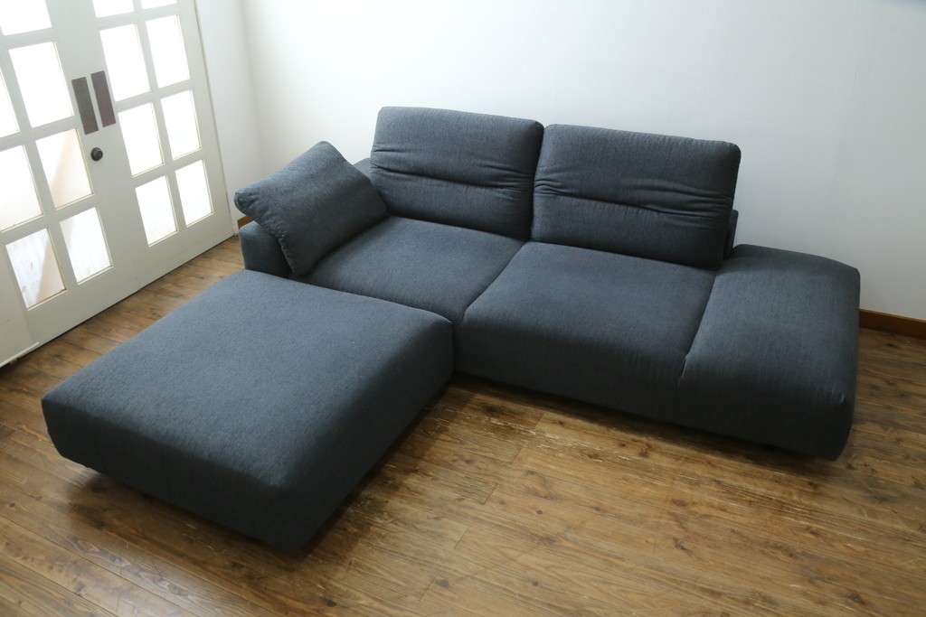 中古　美品　デンマーク　BoConcept(ボーコンセプト)　Hampton(ハンプトン)　可動式背もたれを備えた2人掛けソファとオットマンのセット　定価約100万円　(R-088195)