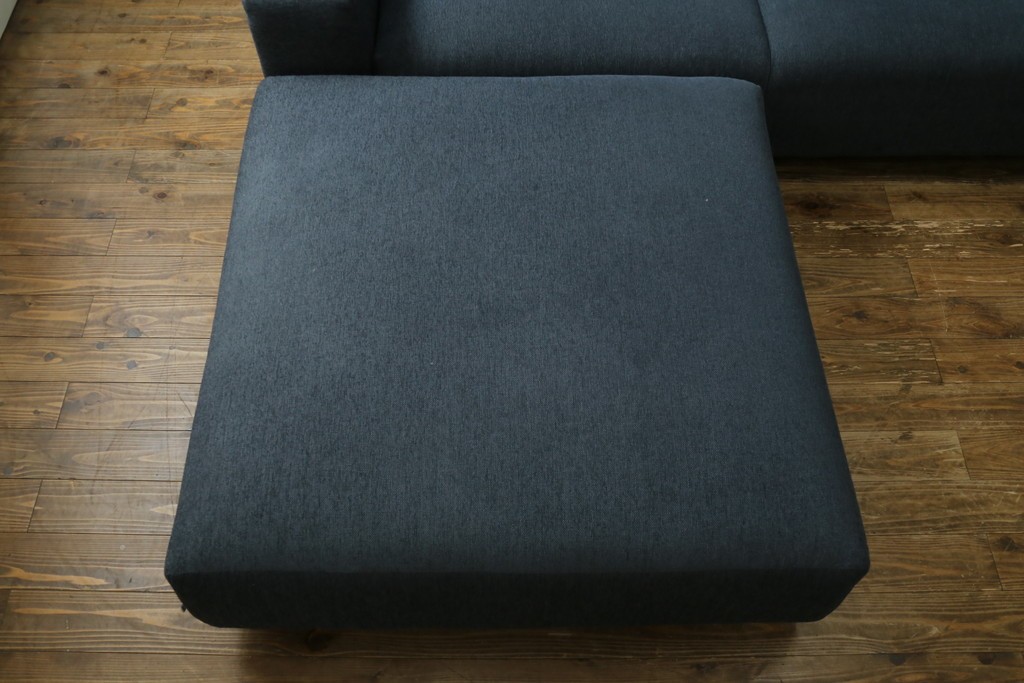 中古　美品　デンマーク　BoConcept(ボーコンセプト)　Hampton(ハンプトン)　可動式背もたれを備えた2人掛けソファとオットマンのセット　定価約100万円　(R-088195)