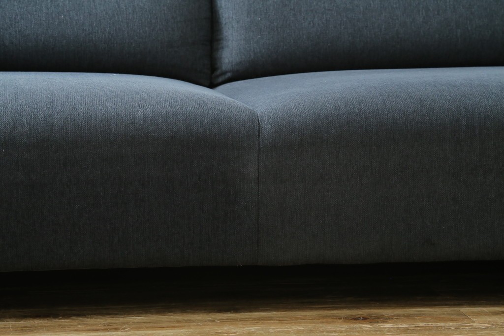 中古　美品　デンマーク　BoConcept(ボーコンセプト)　Hampton(ハンプトン)　可動式背もたれを備えた2人掛けソファとオットマンのセット　定価約100万円　(R-088195)