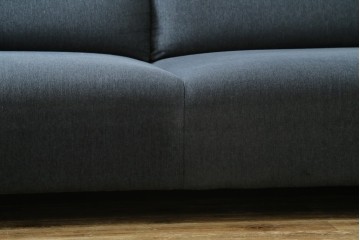 中古　美品　デンマーク　BoConcept(ボーコンセプト)　Hampton(ハンプトン)　可動式背もたれを備えた2人掛けソファとオットマンのセット　定価約100万円　(R-088195)