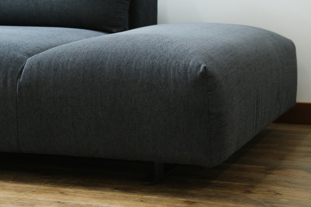 中古　美品　デンマーク　BoConcept(ボーコンセプト)　Hampton(ハンプトン)　可動式背もたれを備えた2人掛けソファとオットマンのセット　定価約100万円　(R-088195)