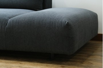 中古　美品　デンマーク　BoConcept(ボーコンセプト)　Hampton(ハンプトン)　可動式背もたれを備えた2人掛けソファとオットマンのセット　定価約100万円　(R-088195)