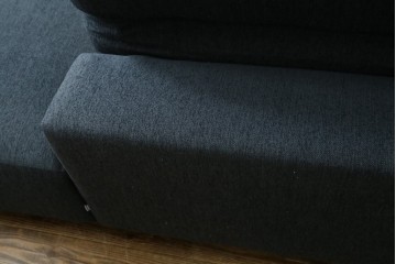 中古　美品　デンマーク　BoConcept(ボーコンセプト)　Hampton(ハンプトン)　可動式背もたれを備えた2人掛けソファとオットマンのセット　定価約100万円　(R-088195)