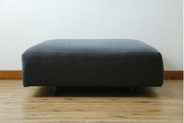 中古　美品　デンマーク　BoConcept(ボーコンセプト)　Hampton(ハンプトン)　可動式背もたれを備えた2人掛けソファとオットマンのセット　定価約100万円　(R-088195)