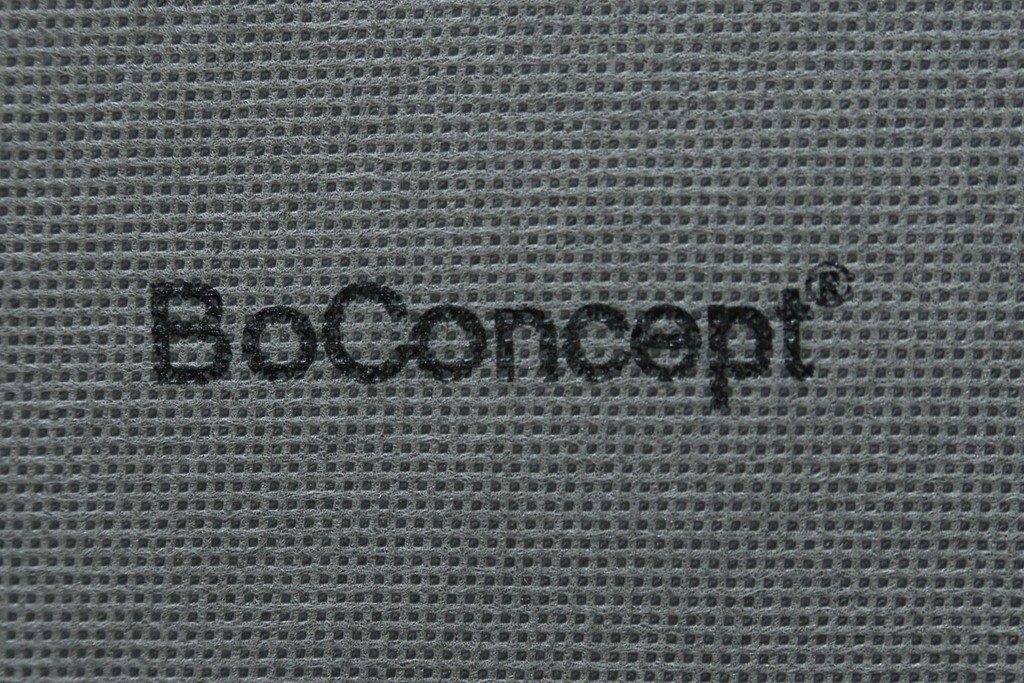 中古　美品　デンマーク　BoConcept(ボーコンセプト)　Hampton(ハンプトン)　可動式背もたれを備えた2人掛けソファとオットマンのセット　定価約100万円　(R-088195)