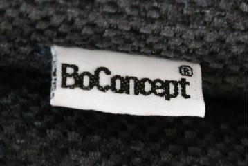 中古　美品　デンマーク　BoConcept(ボーコンセプト)　Hampton(ハンプトン)　可動式背もたれを備えた2人掛けソファとオットマンのセット　定価約100万円　(R-088195)