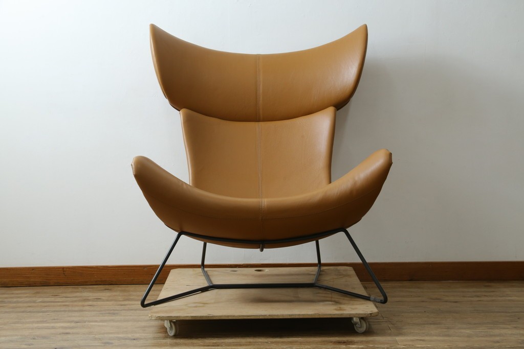 中古　美品　デンマーク　BoConcept(ボーコンセプト)　Squilla(スキラ)　コニャック　曲線的なフォルムが特徴的なラウンジチェア　定価約64万円　(R-088196)