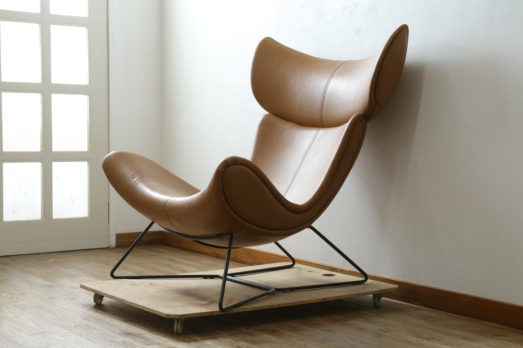 中古　美品　デンマーク　BoConcept(ボーコンセプト)　Squilla(スキラ)　コニャック　曲線的なフォルムが特徴的なラウンジチェア　定価約64万円　(R-088196)