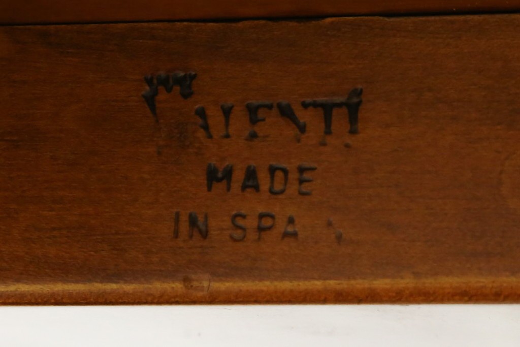 中古　美品　VARO,S.A. VALENTI(バロッサバレンティ)　挽物脚と丸型天板が上品なダイニングテーブル　(R-088197)