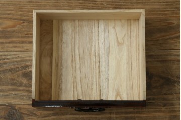 和製ヴィンテージ　仙台箪笥　牡丹金具が存在感を放つ小引き出し　(R-088198)