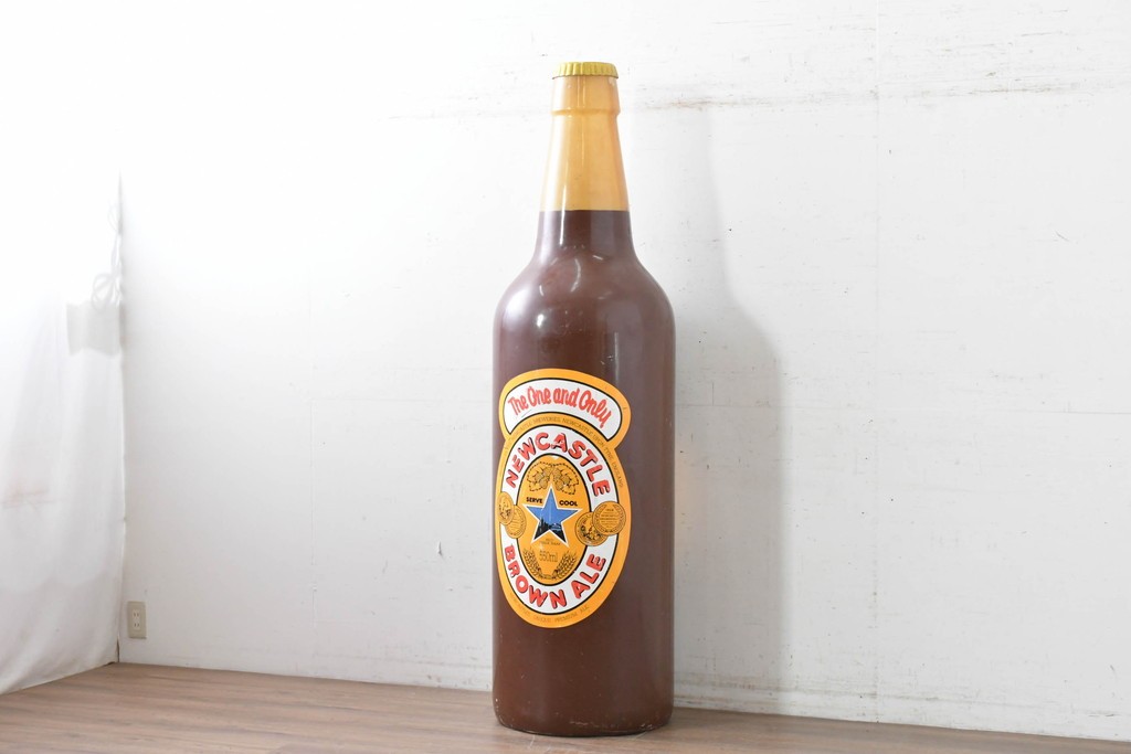 イギリスヴィンテージ　希少!!　Newcastle Brown Ale　大型のビール瓶型ディスプレイオブジェ　(R-088208)
