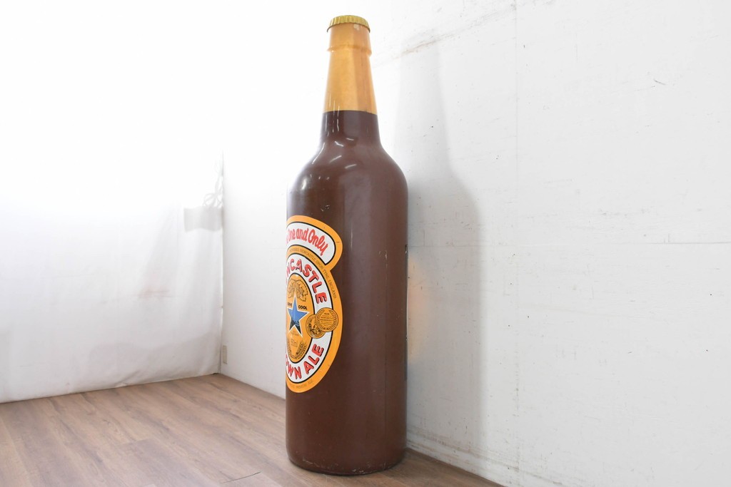 イギリスヴィンテージ　希少!!　Newcastle Brown Ale　大型のビール瓶型ディスプレイオブジェ　(R-088208)