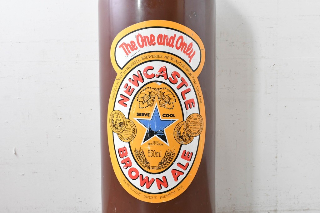 イギリスヴィンテージ　希少!!　Newcastle Brown Ale　大型のビール瓶型ディスプレイオブジェ　(R-088208)