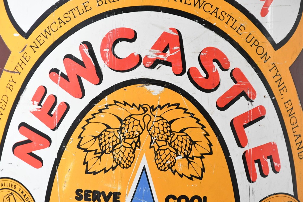 イギリスヴィンテージ　希少!!　Newcastle Brown Ale　大型のビール瓶型ディスプレイオブジェ　(R-088208)
