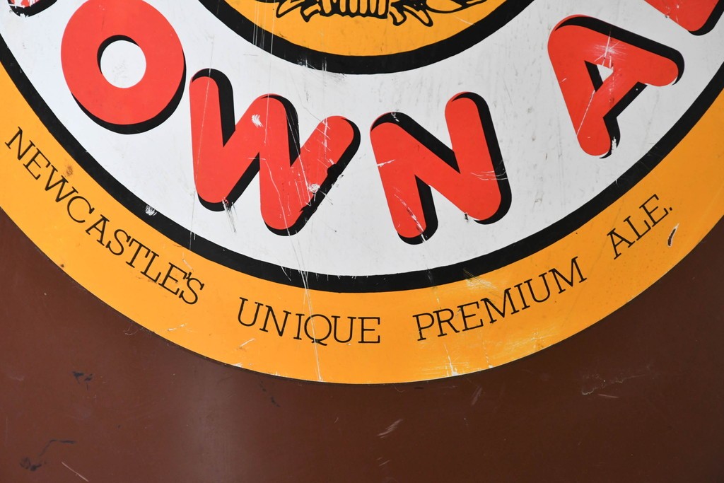 イギリスヴィンテージ　希少!!　Newcastle Brown Ale　大型のビール瓶型ディスプレイオブジェ　(R-088208)