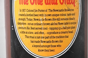 イギリスヴィンテージ　希少!!　Newcastle Brown Ale　大型のビール瓶型ディスプレイオブジェ　(R-088208)