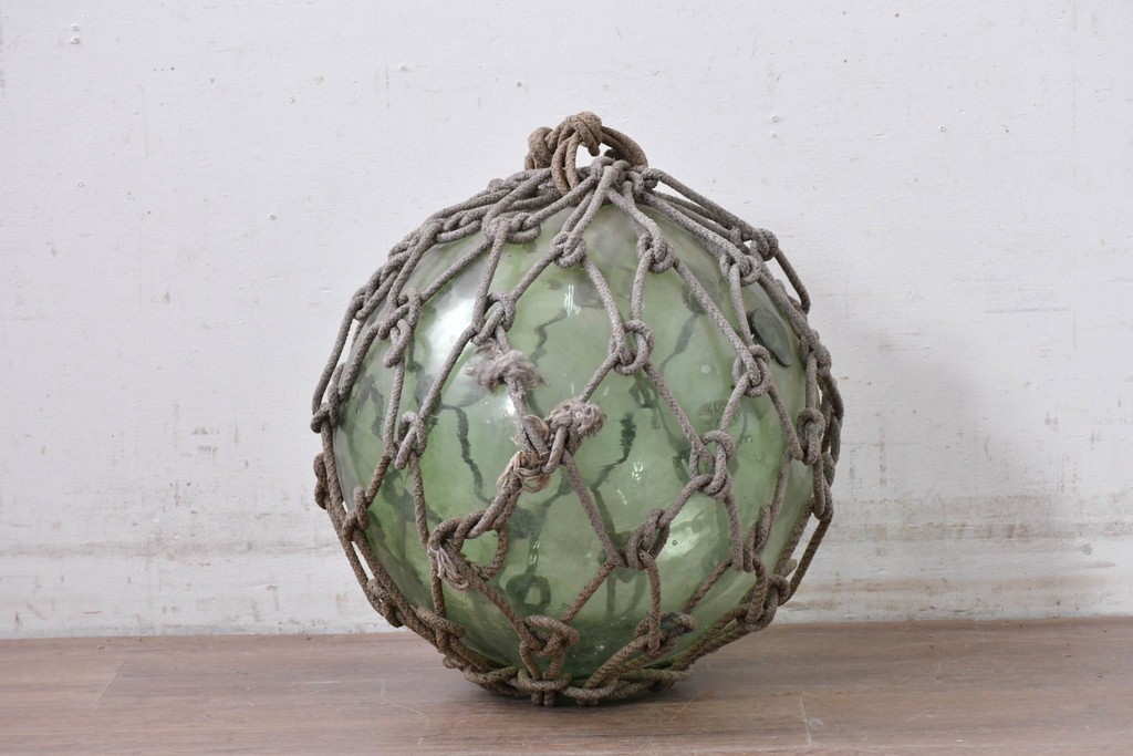 和製アンティーク　マリンインテリア　特大サイズ　直径380mm　漁業用の網掛けガラス浮き玉　(R-088215)