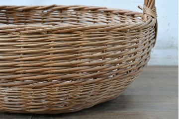 フランスヴィンテージ　直径70cm　特大サイズの取っ手付き籠　(R-088220)