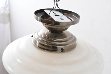 中古　美品　ふっくらとしたフォルムの乳白色ガラスシェードがレトロなシーリングライト　※在庫5点あります　(R-088230)