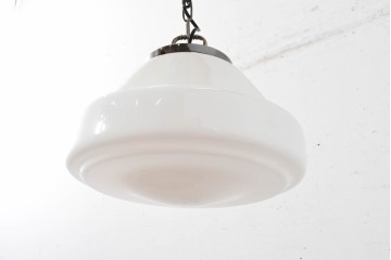 中古　ドーム型　ぽってりとした乳白色ガラスシェードが愛らしいペンダントライト　※在庫18点あります　(R-088231)