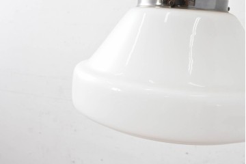 中古　ドーム型　ぽってりとした乳白色ガラスシェードが愛らしいペンダントライト　※在庫18点あります　(R-088231)