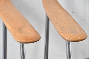 デンマークヴィンテージ　Ansager Mobler(アンサーガー・モブラー)　アッシュ材の背もたれと細身の金属フレームが調和したスタイリッシュなアームチェア4脚セット　(R-088234)