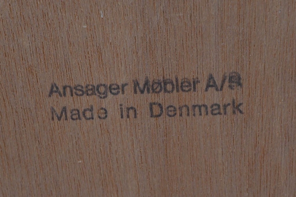デンマークヴィンテージ　Ansager Mobler(アンサーガー・モブラー)　アッシュ材の背もたれと細身の金属フレームが調和したスタイリッシュなアームチェア4脚セット　(R-088234)