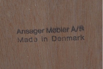 デンマークヴィンテージ　Ansager Mobler(アンサーガー・モブラー)　アッシュ材の背もたれと細身の金属フレームが調和したスタイリッシュなアームチェア4脚セット　(R-088234)