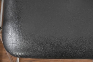 デンマークヴィンテージ　Ansager Mobler(アンサーガー・モブラー)　アッシュ材の背もたれと細身の金属フレームが調和したスタイリッシュなアームチェア2脚セット　(R-088235)