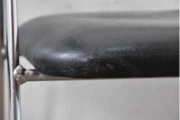 デンマークヴィンテージ　Ansager Mobler(アンサーガー・モブラー)　アッシュ材の背もたれと細身の金属フレームが調和したスタイリッシュなアームチェア2脚セット　(R-088235)