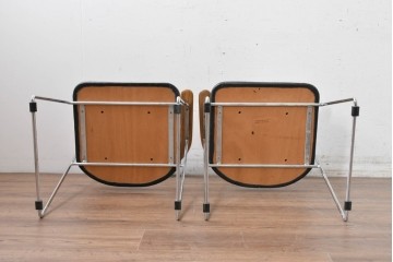 デンマークヴィンテージ　Ansager Mobler(アンサーガー・モブラー)　アッシュ材の背もたれと細身の金属フレームが調和したスタイリッシュなアームチェア2脚セット　(R-088235)