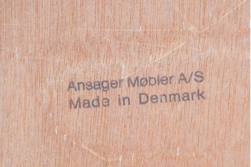 デンマークヴィンテージ　Ansager Mobler(アンサーガー・モブラー)　アッシュ材の背もたれと細身の金属フレームが調和したスタイリッシュなアームチェア2脚セット　(R-088235)