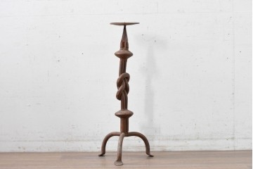 【簡易リペア限定品】　ヴィンテージ雑貨　重厚!!　民芸風　プリミティブなロートアイアンのキャンドルスタンド　(R-088238)