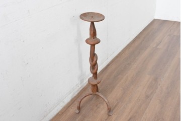 【簡易リペア限定品】　ヴィンテージ雑貨　重厚!!　民芸風　プリミティブなロートアイアンのキャンドルスタンド　(R-088238)
