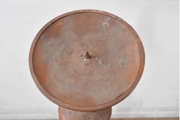 【簡易リペア限定品】　ヴィンテージ雑貨　重厚!!　民芸風　プリミティブなロートアイアンのキャンドルスタンド　(R-088238)