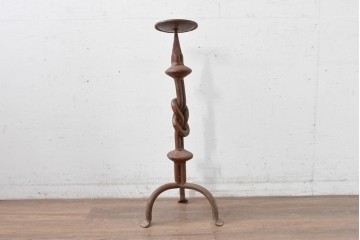 【簡易リペア限定品】　ヴィンテージ雑貨　重厚!!　民芸風　プリミティブなロートアイアンのキャンドルスタンド　(R-088238)